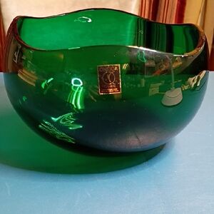 Oneida Emerald Glass Art Bowl Scalloped Wavy Rim Crystal